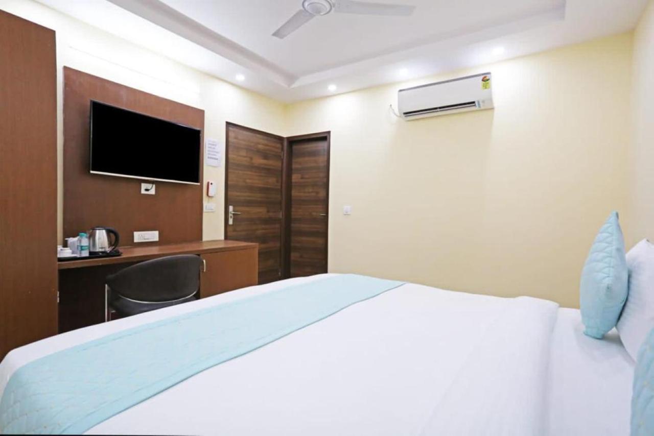 Hotel Mannat Bhera Enclave ニューデリー エクステリア 写真