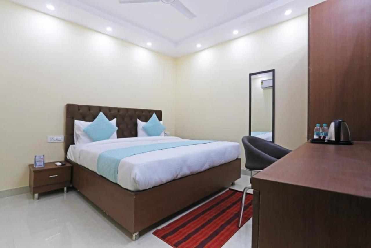 Hotel Mannat Bhera Enclave ニューデリー エクステリア 写真