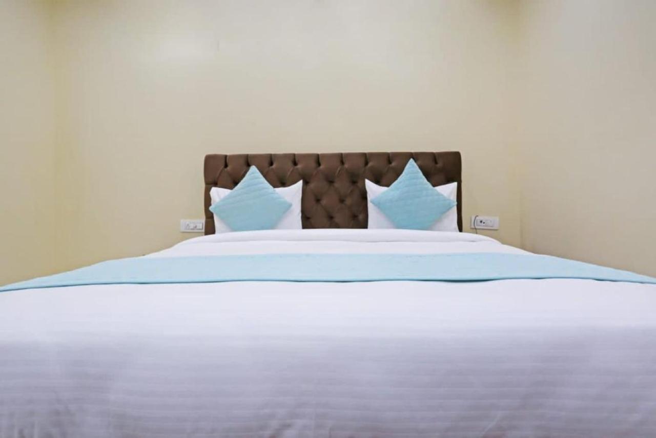 Hotel Mannat Bhera Enclave ニューデリー エクステリア 写真