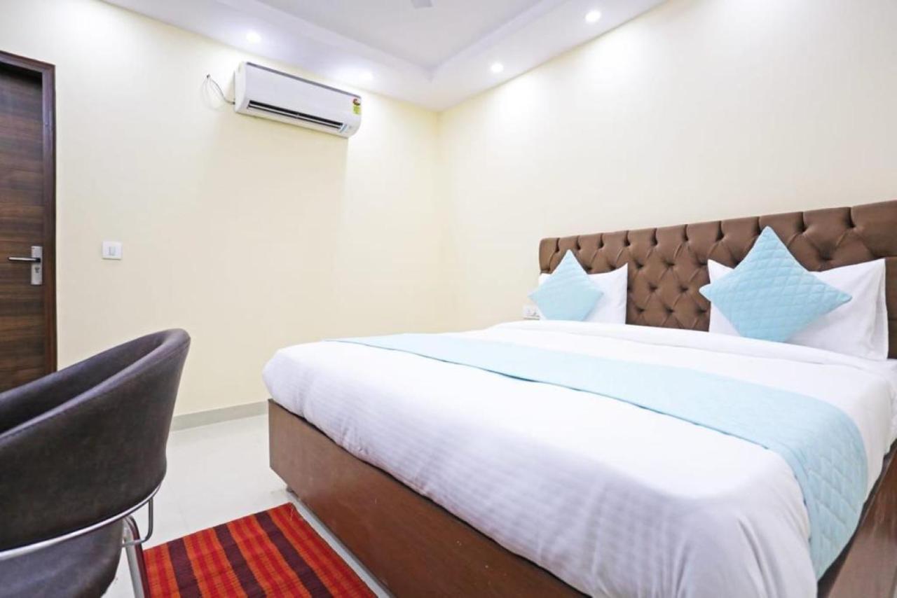 Hotel Mannat Bhera Enclave ニューデリー エクステリア 写真