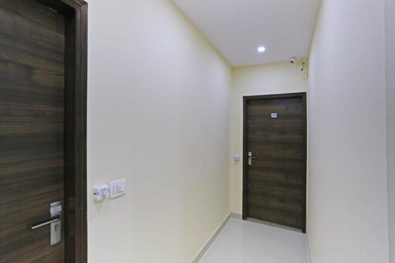 Hotel Mannat Bhera Enclave ニューデリー エクステリア 写真